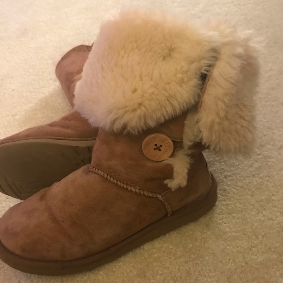 UGG Bailey Style Boots - Picture 8 of 8